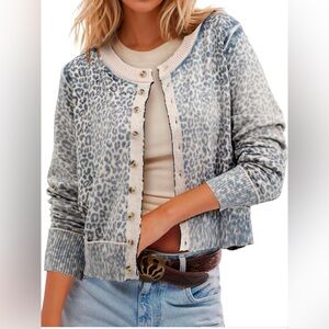 Chic Leopard Print Cardigan in Blue